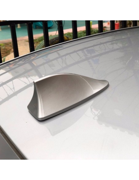 Antena auto activa AM - FM tip "SHARK TAIL" culoare GRI ARGINTIU